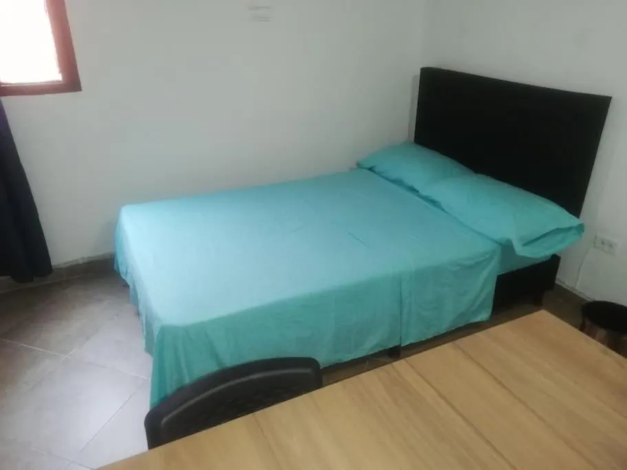 Ferienwohnung Casa Con Parking, Cerca Al Metro Y Mercados, 5 Piso Solo Escaleras Medellín
