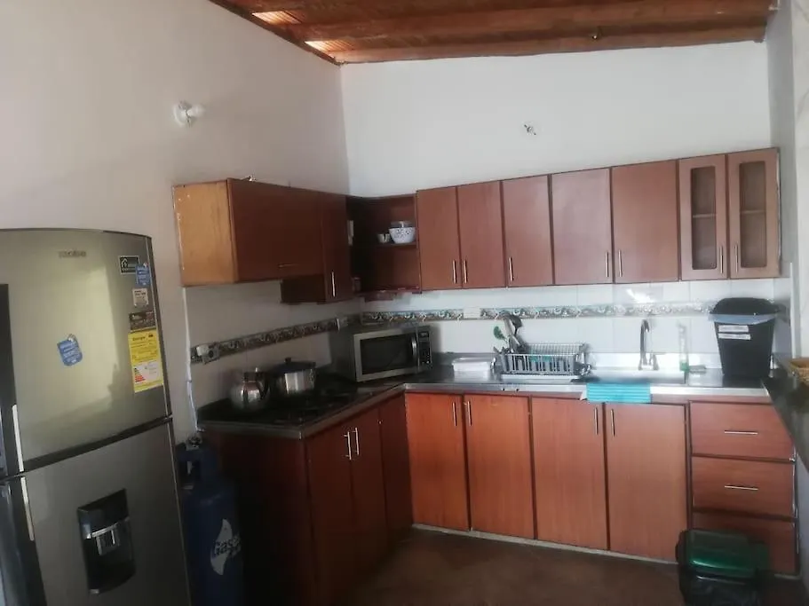 Ferienwohnung Casa Con Parking, Cerca Al Metro Y Mercados, 5 Piso Solo Escaleras Medellín