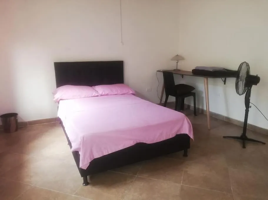 Apartment Ferienwohnung Casa Con Parking, Cerca Al Metro Y Mercados, 5 Piso Solo Escaleras Medellín